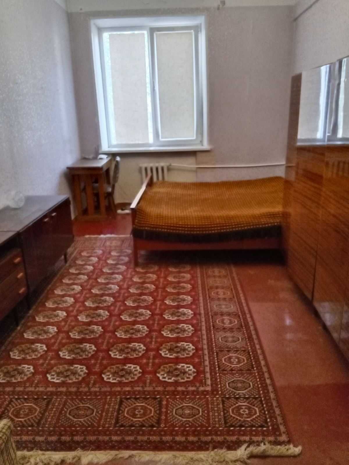 Продам 3-х комнатную квартиру Сталинку по пр.Гагарина 80м.кв.(78,4)