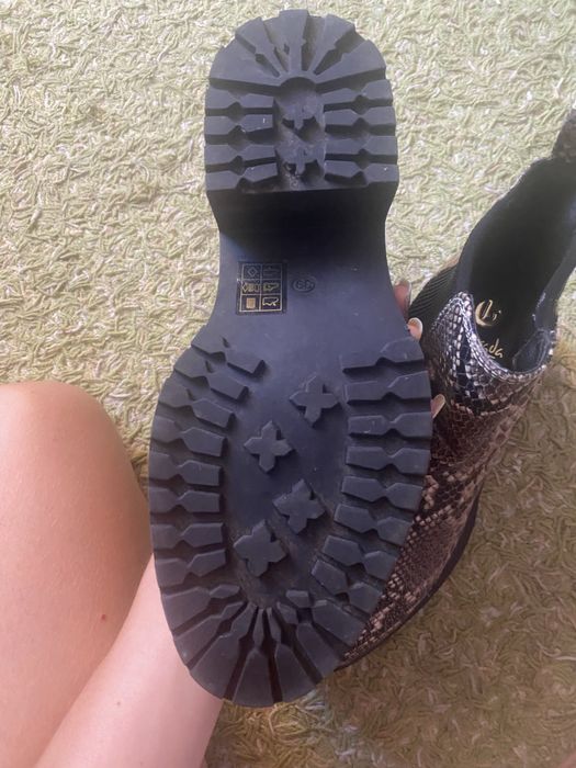 Ботильйони в зміїний принт La Strada 39