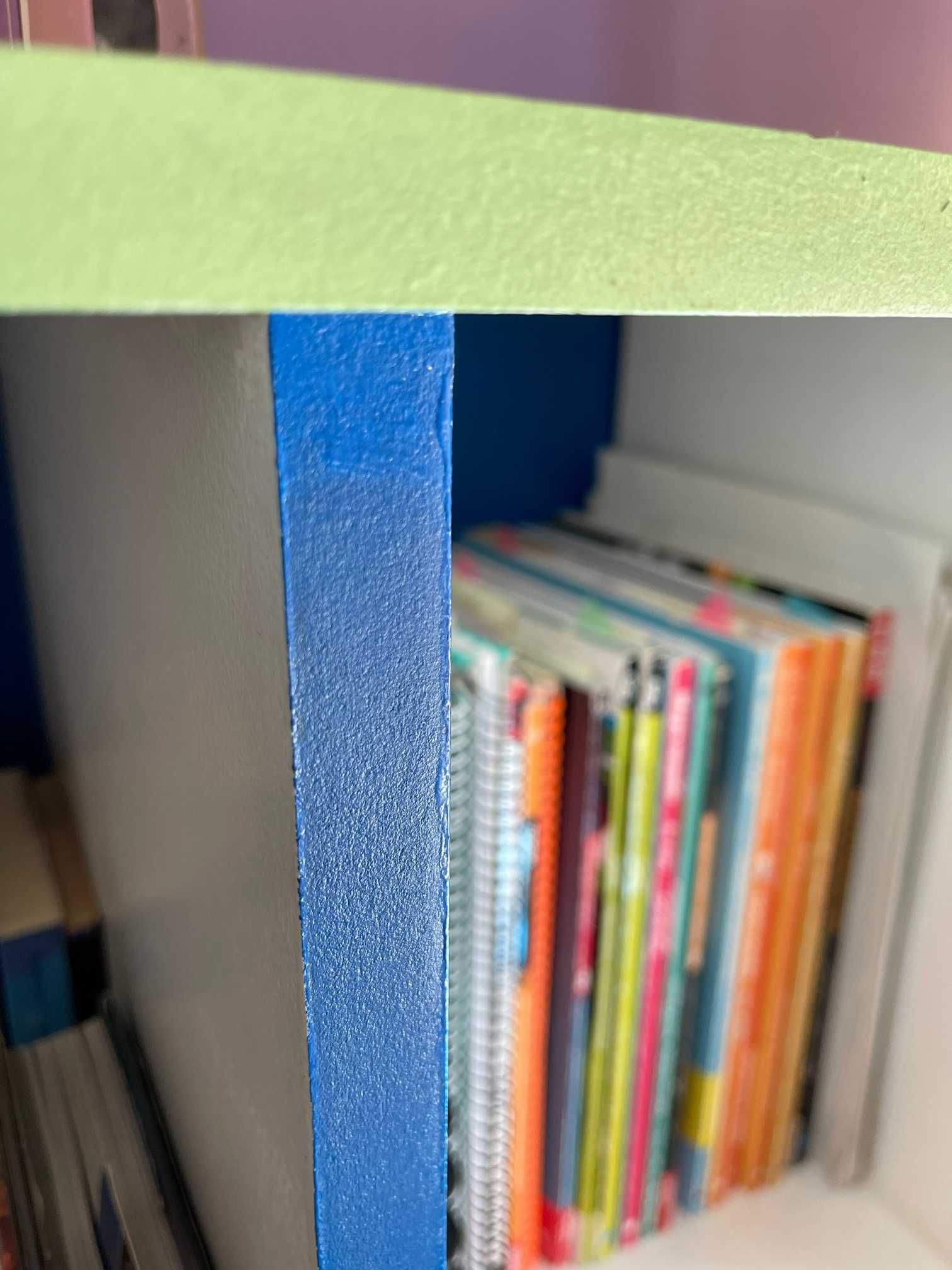 Estante para quarto de criança