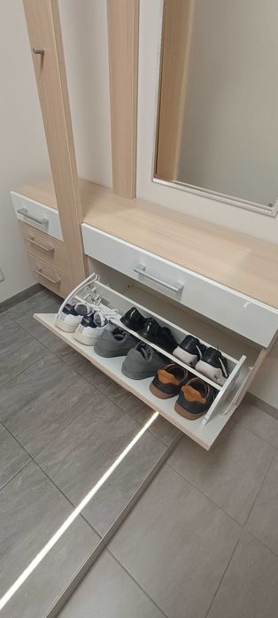 Szafka / garderoba do przedpokoju z lustrem
