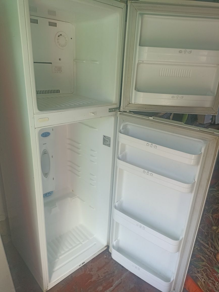 Продам холодильник б/у Lg