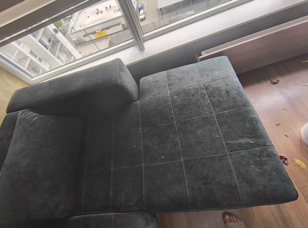 Narożnik nierozkladany na chromowanych nóżkach