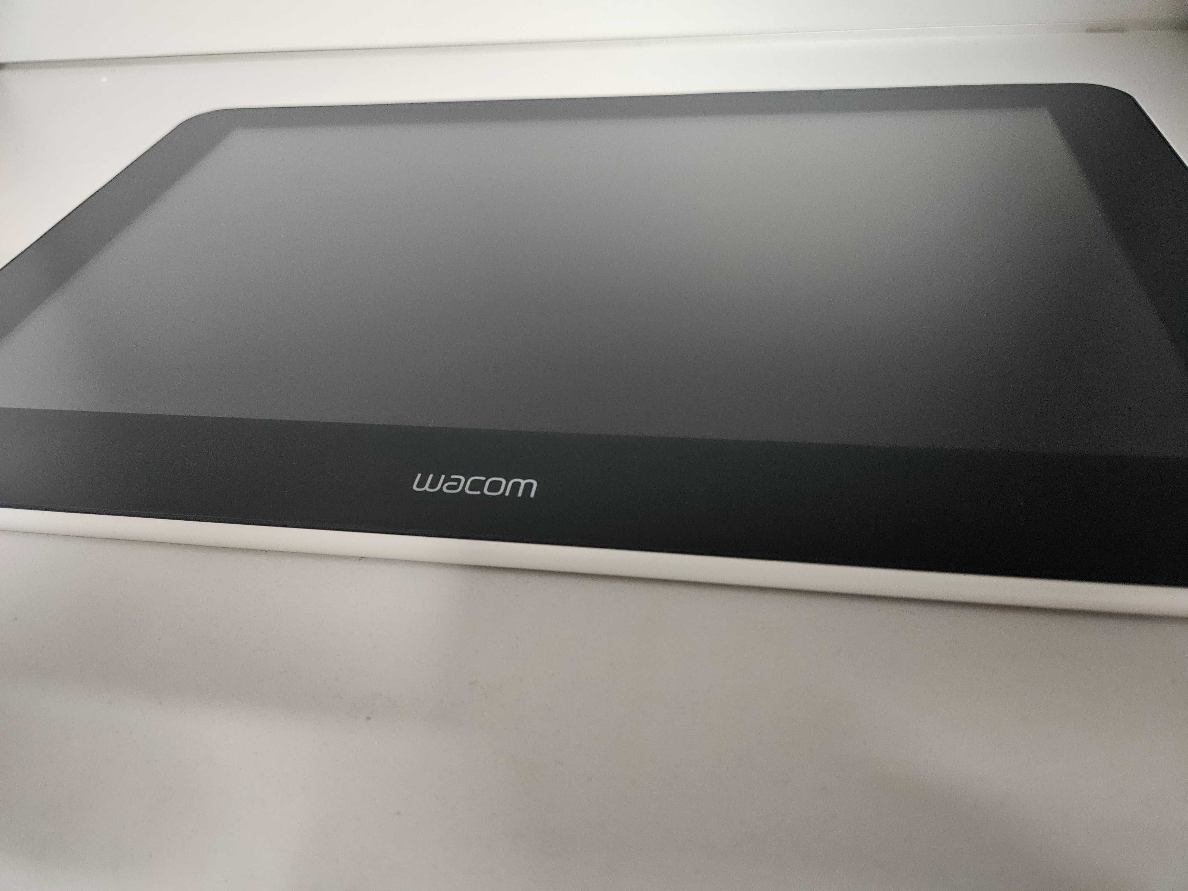 Tablet graficzny WACOM One Creative Pen Display 13,3" komplet