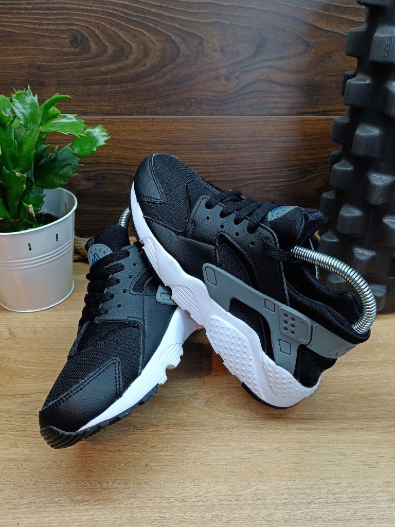 Czarne damskie / dziecięce buty sportowe sneakersy Nike Air Huarache