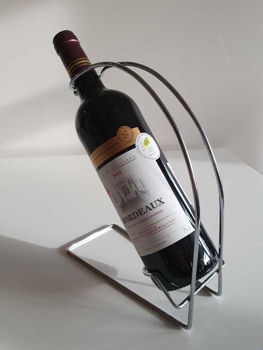 Elegancki stojak na wino na stół
