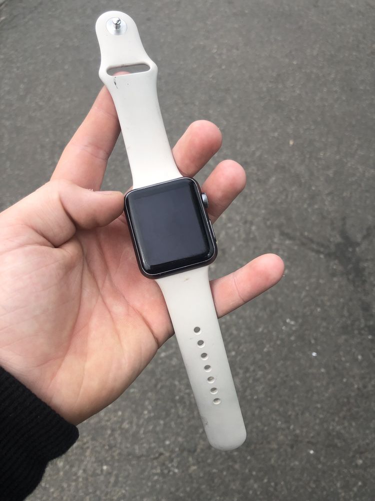 Продам Apple Watch 7000 вісить на яблуці