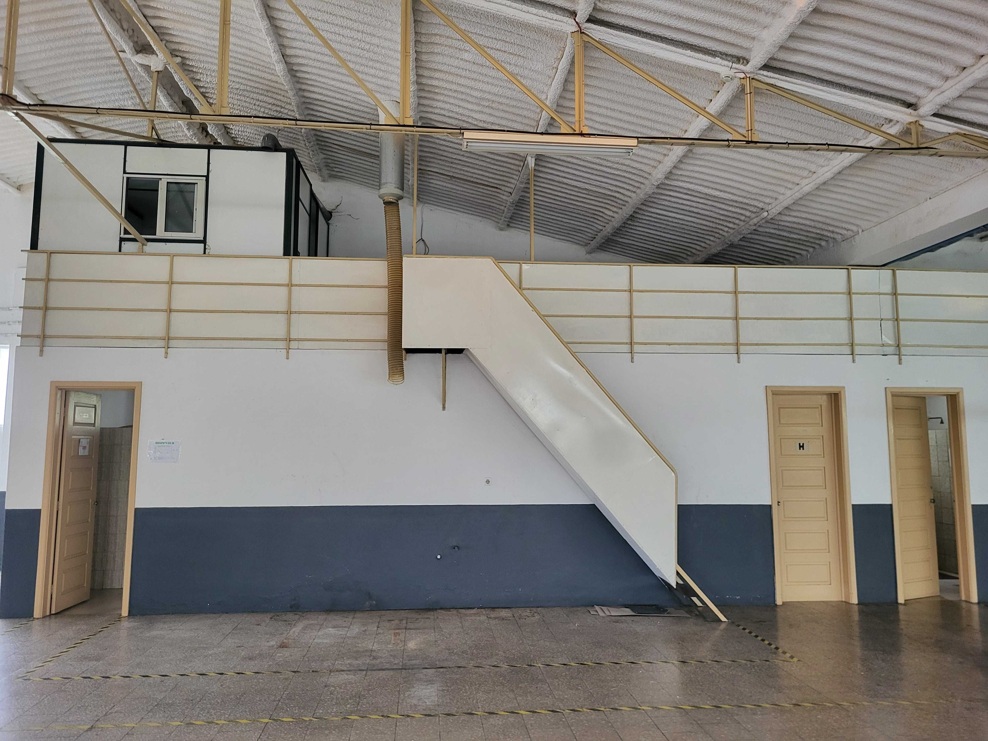 Arrendo pavilhão 1.280 m2 em São Roque  Oliveira Azeméis