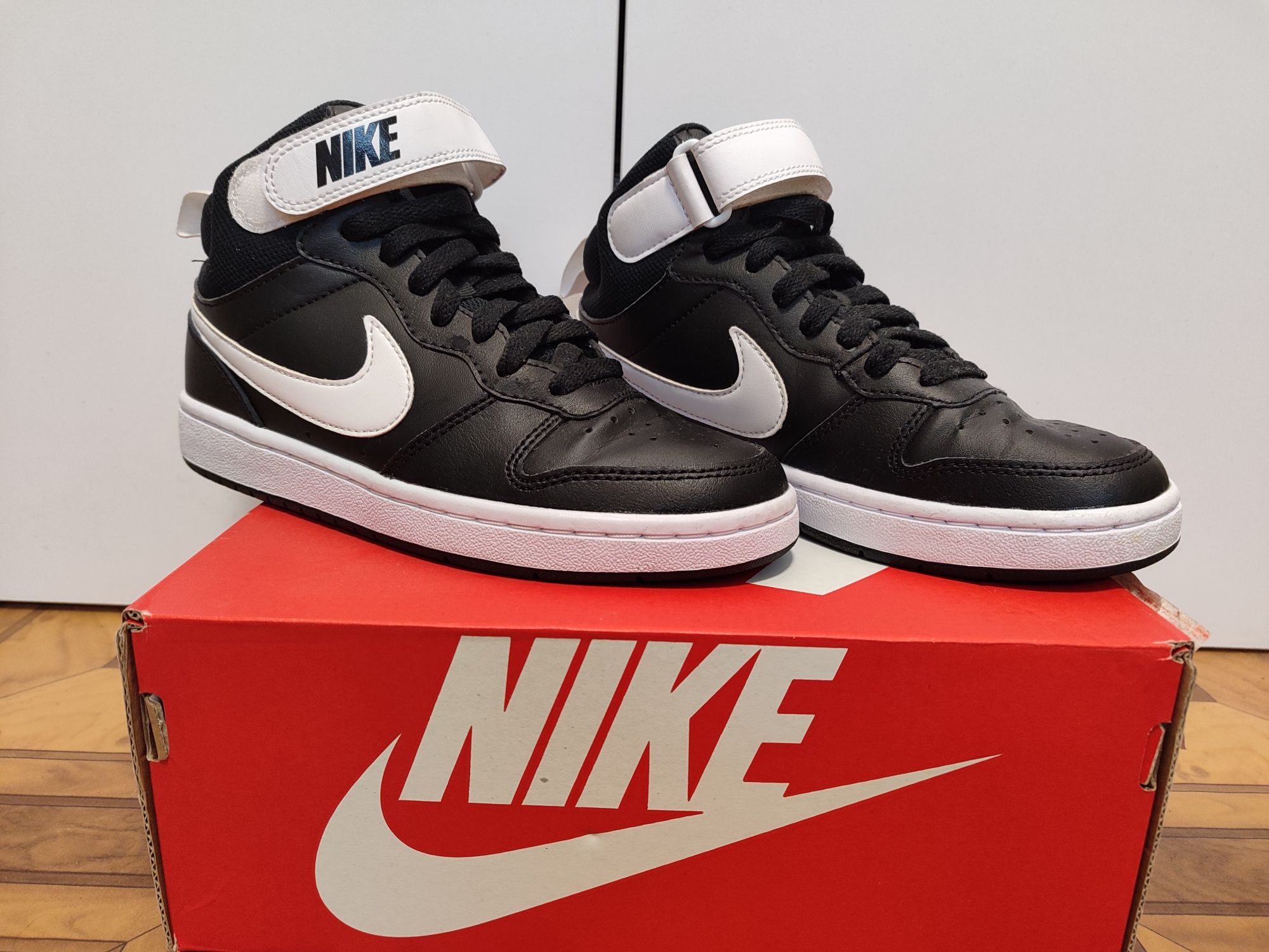 Продам кроссовки Nike