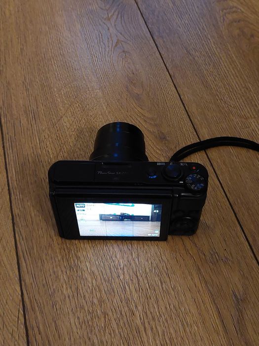 Canon SX740 HS..