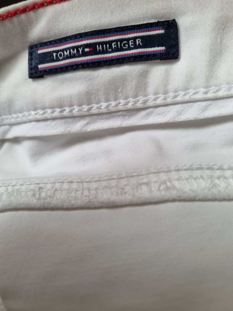 Białe spodnie Tommy Hilfiger rozmiar xs 34 
Rozmiar xs 34
Szerokość Pa