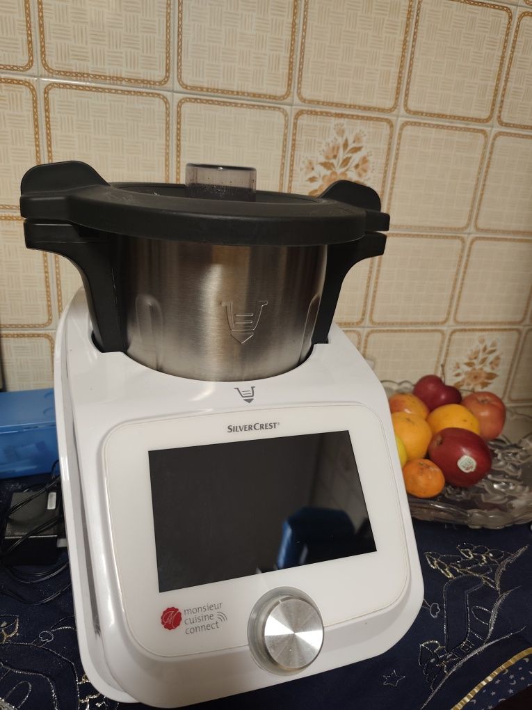 Monsieur cuisine connect com processador alimentos