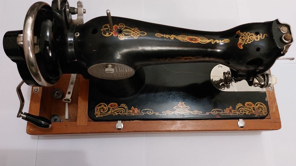 Продам  швейную машину