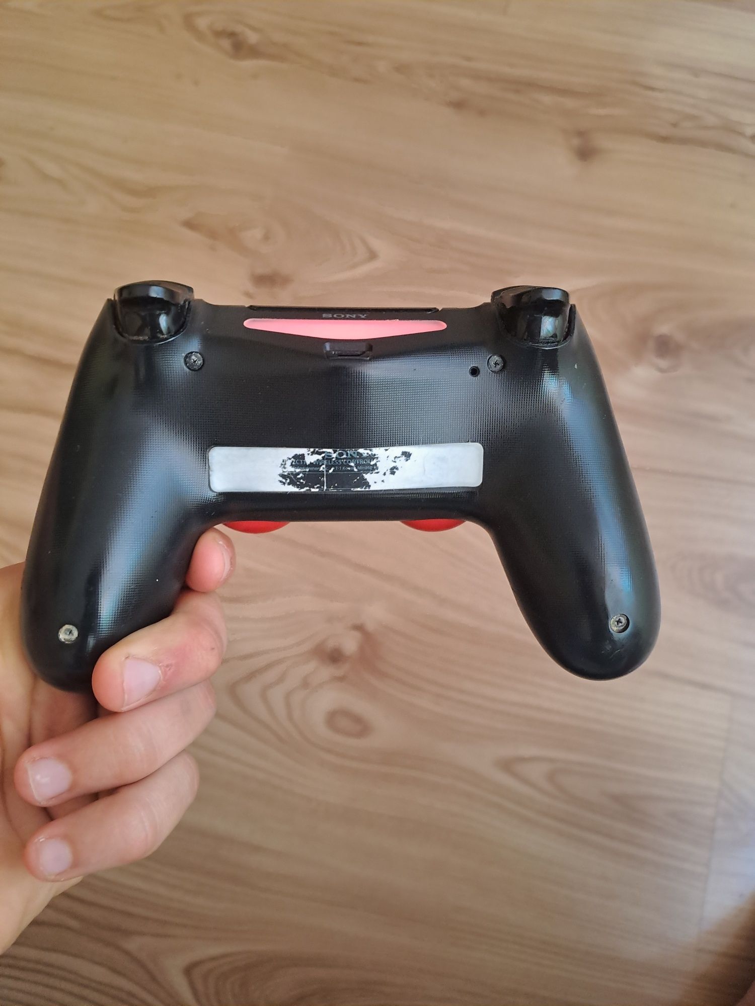 Ps4 Pro 1TB z dwoma padami