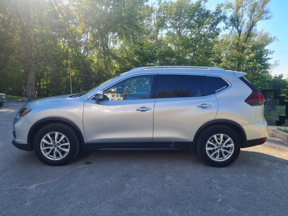 Nissan rogue SV AWD