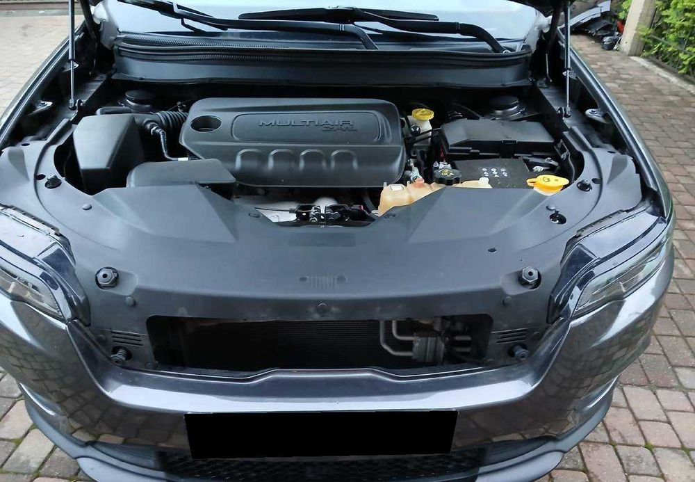 Jeep Cherokee 2019 року