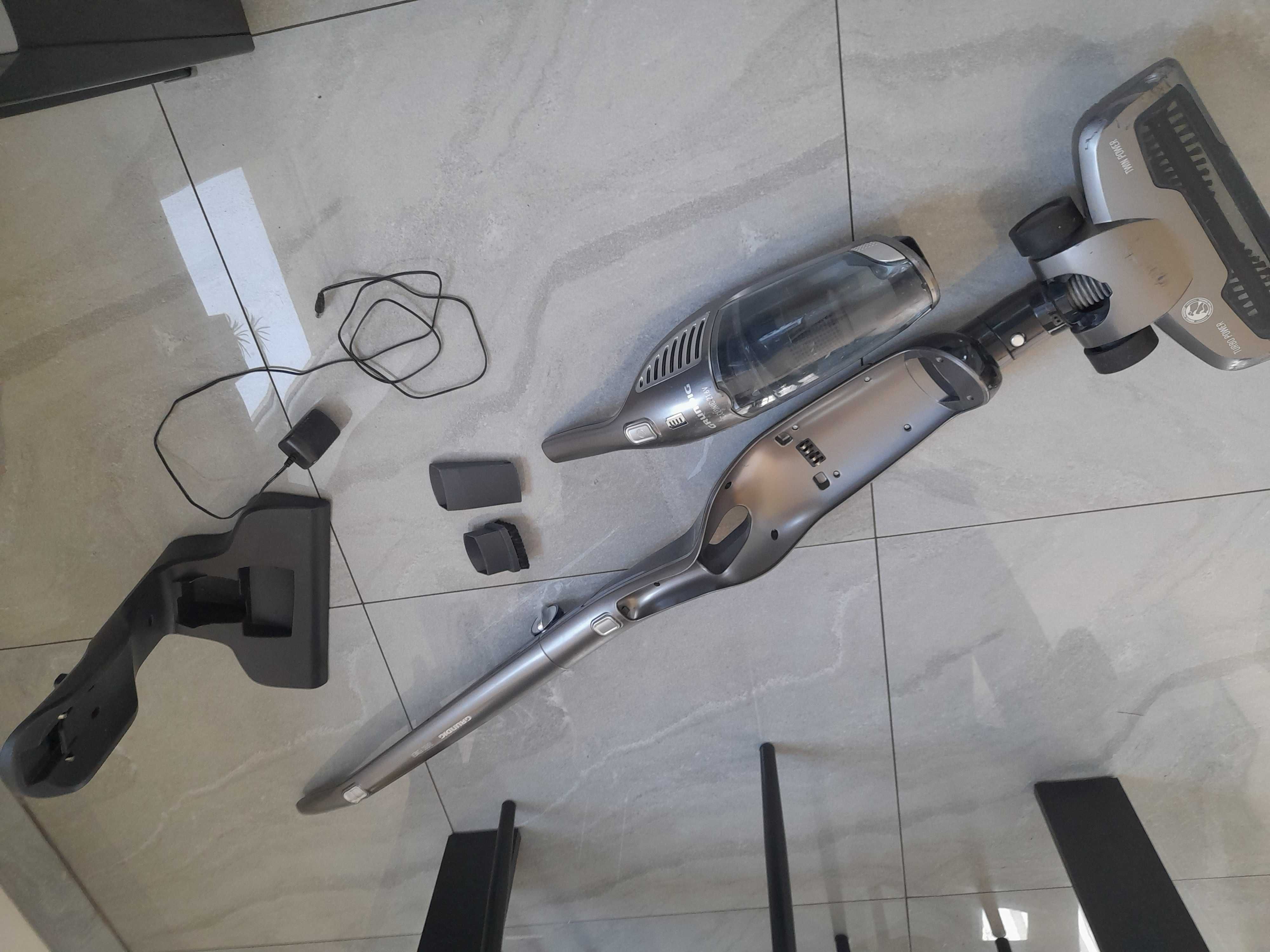 Grundig VCH9832 Odkurzacz Akumulatorowy pionowy 2w1