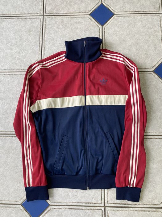 Бомбер адидас лампасы мастерка adidas zne поставка речей рейв адик про