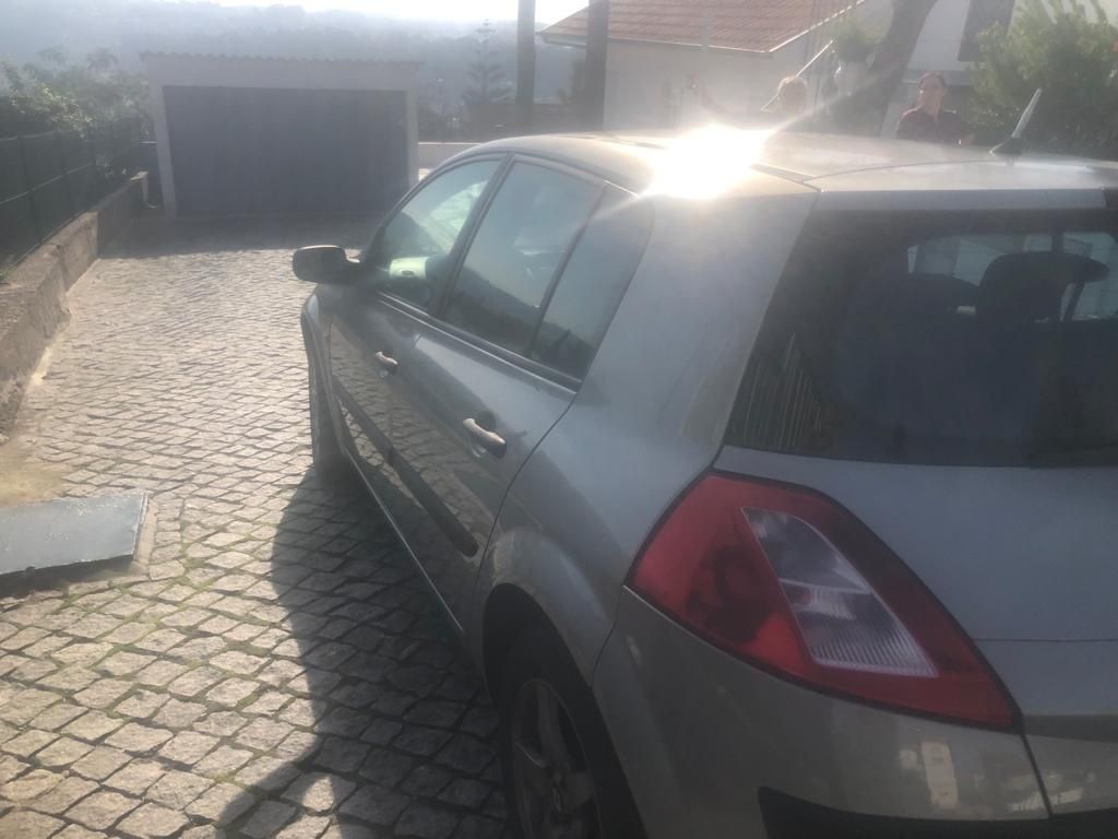 Vendo carro Megane ano 2005 (gasoleo)