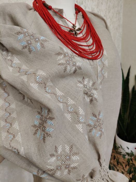 Вишиванка жіноча, ручна робота