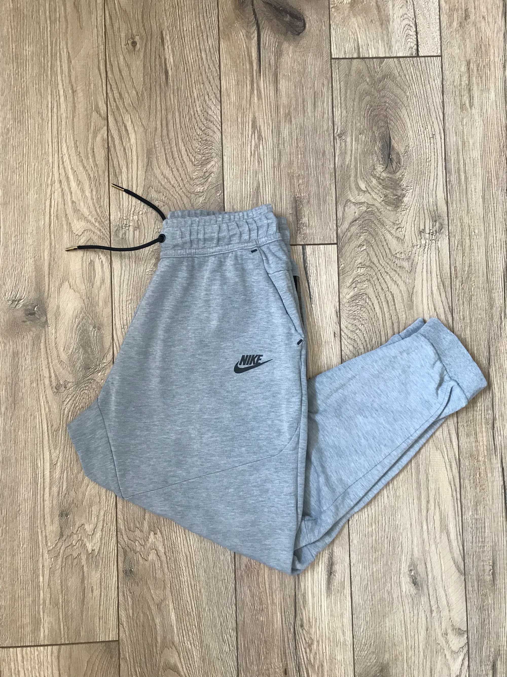 Spodnie dresowe Nike Tech-Fleece rozm. S