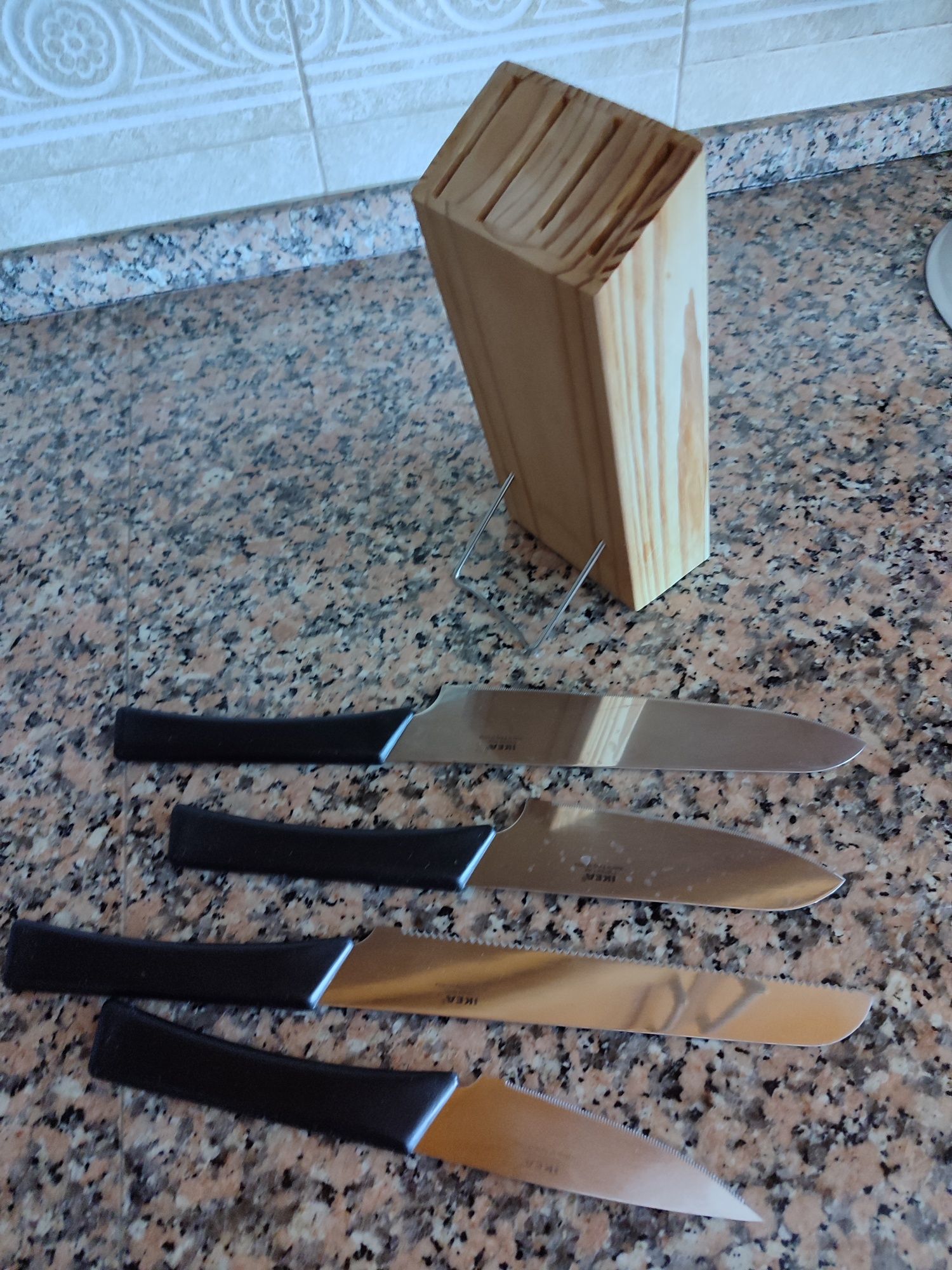 Faqueiro IKEa de 4 facas com suporte