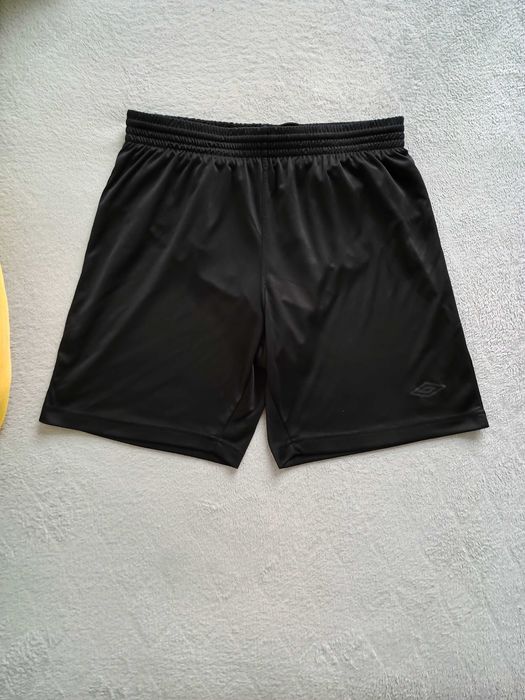 Męskie szorty/spodenki treningowe Umbro - rozmiar M, czarne