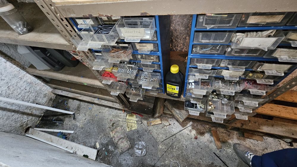 GAVETAS de ARRUMAÇÃO,  com prateleiras