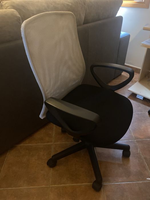 Cadeira de escritório com elevador, semi nova