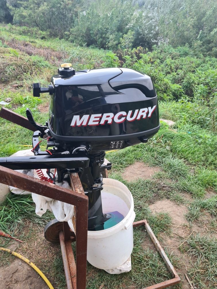 Лодочний двигун mercury6