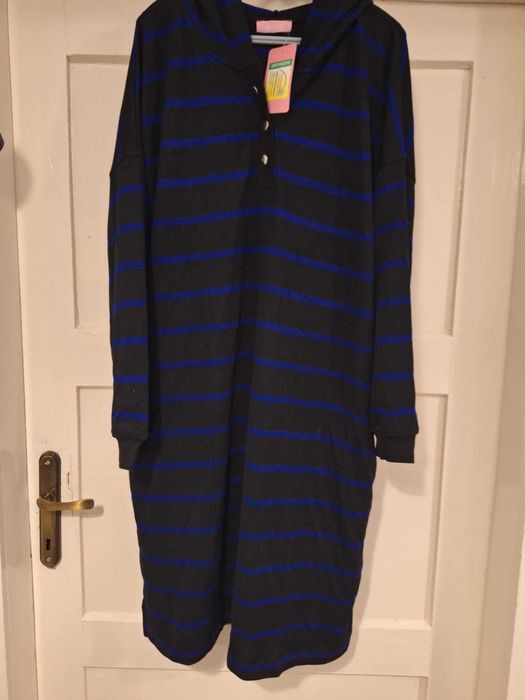 Wawa sukienka prążek z kapturem.