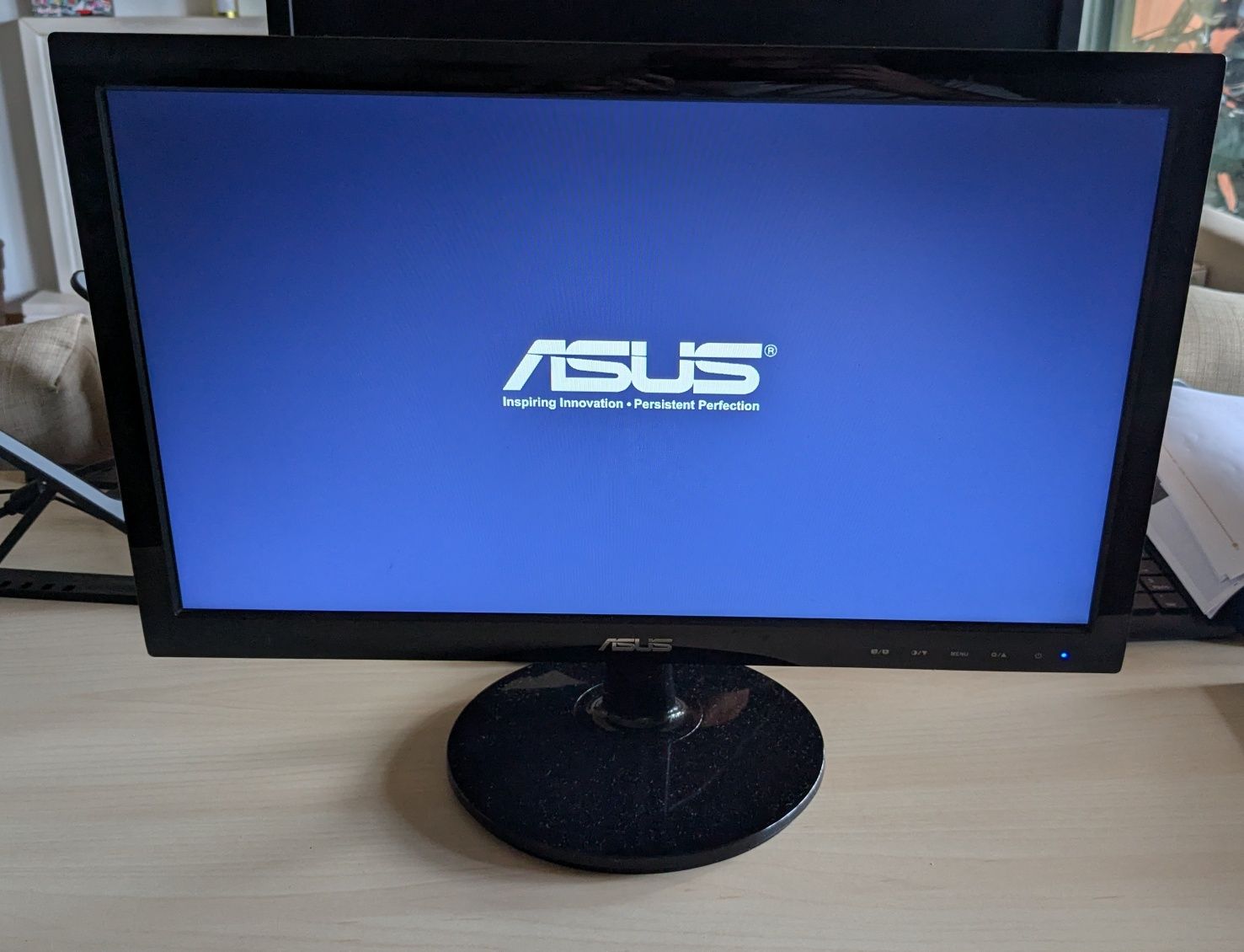 Monitor ASUS VS197 19"