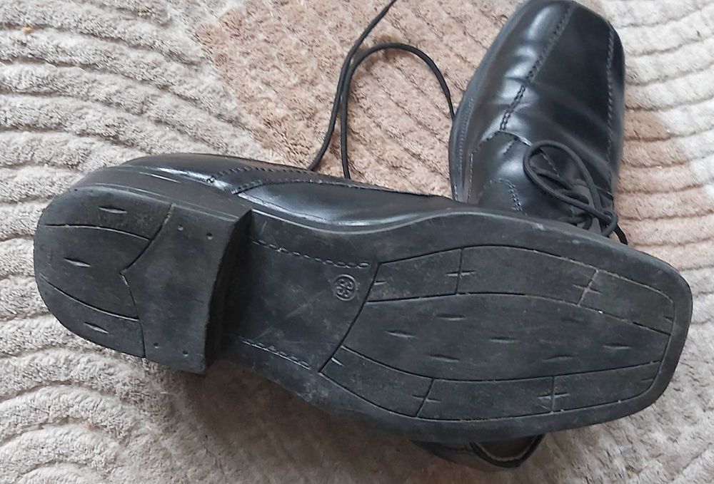 Czarne buty komunijne rozmiar 33