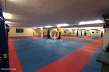 Armazém com 760m2 em Joane