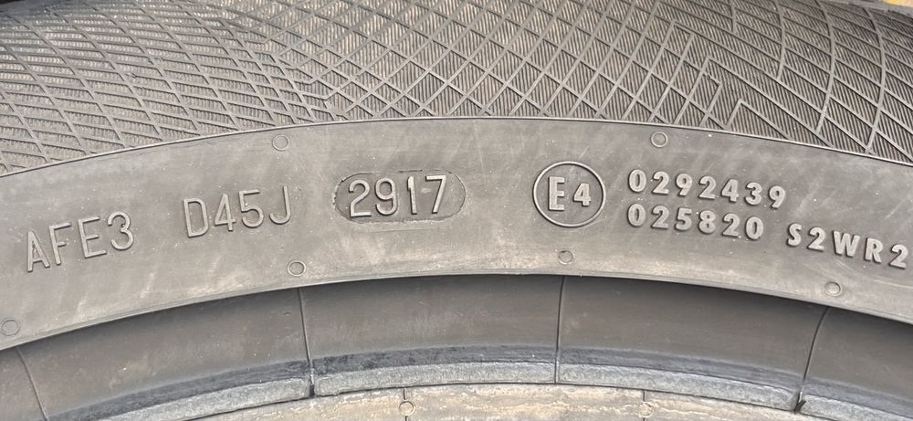 Зимові шини пара 215/65 r17 Continental