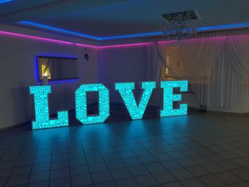 Napis Kolorowe Love, LED RGB w serca - Gwarantujemy efekt WOW