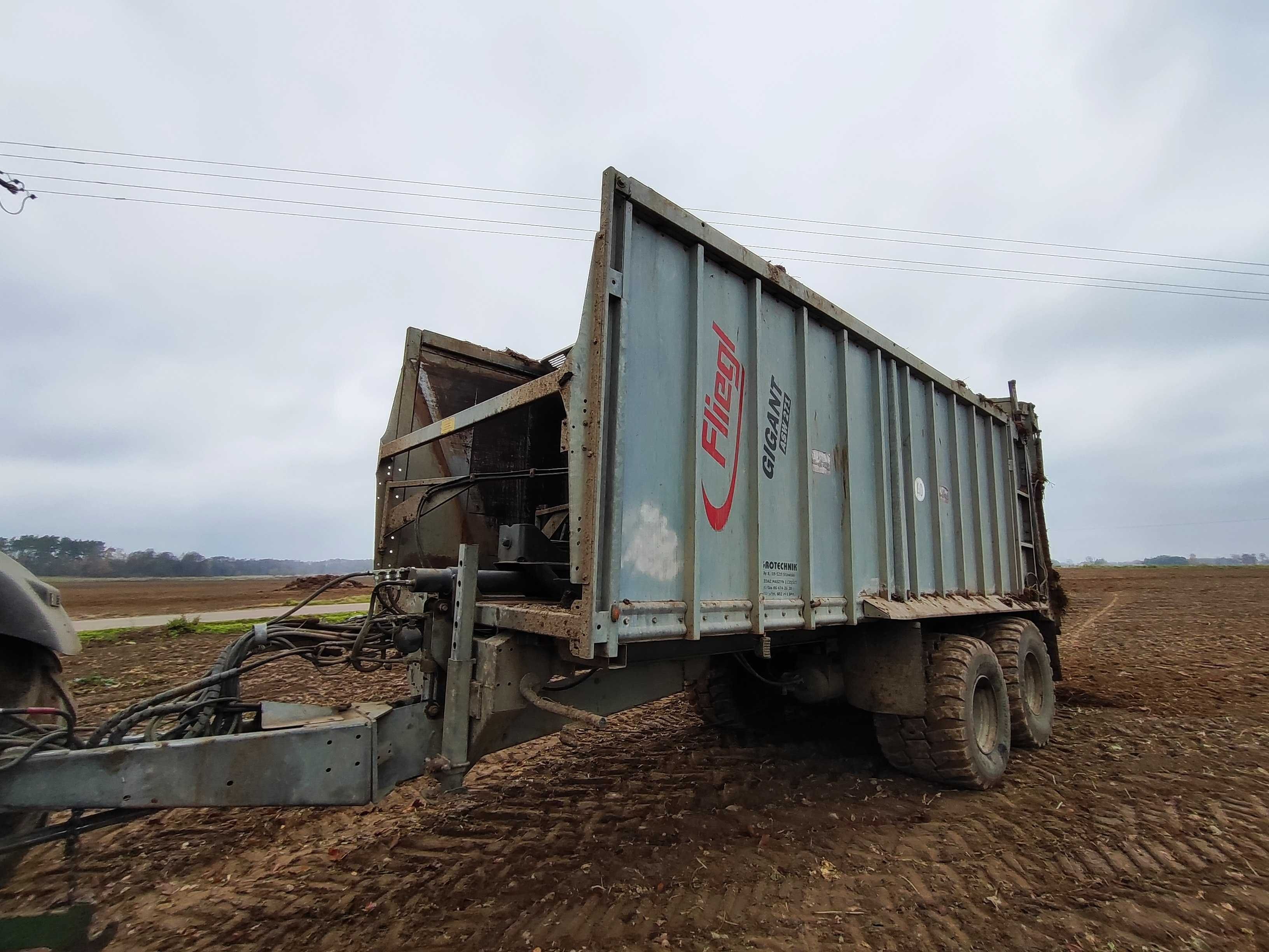 Rozrzutnik Fliegl ASW271 GIGANT z klapą, 2015r