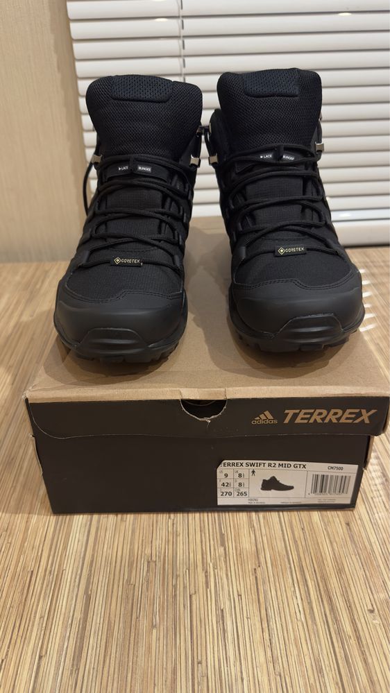 Продам ботинки Adidas terrex SWIFT R2 MID GTX