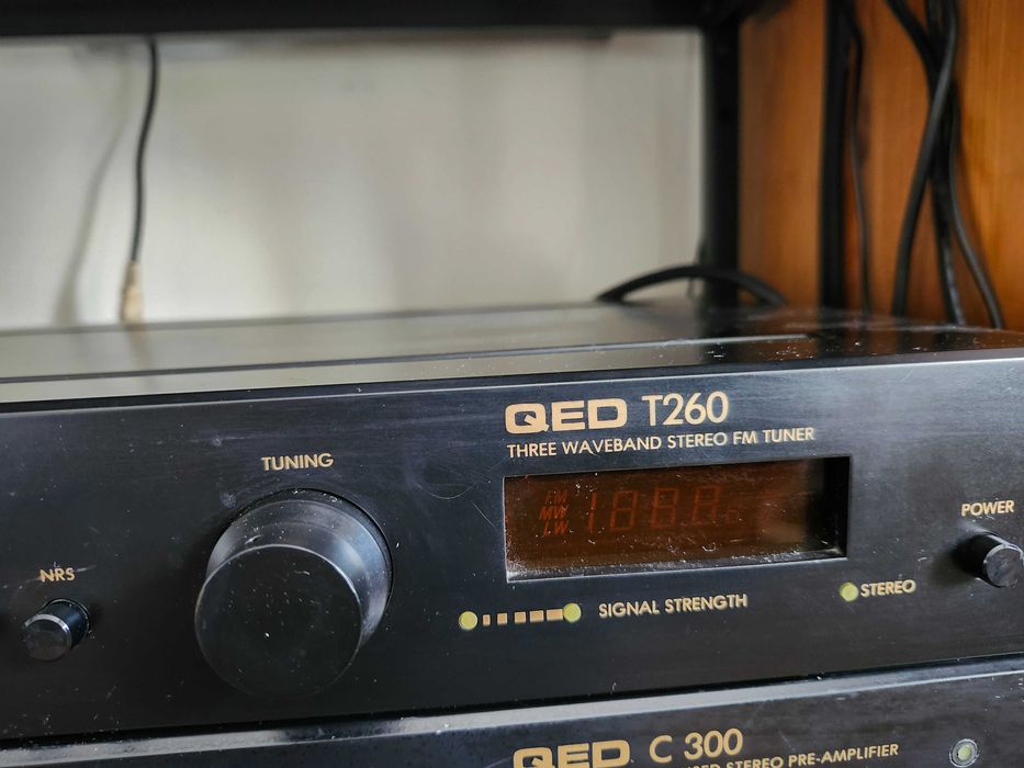 QED T260 Tuner / Sintonizador