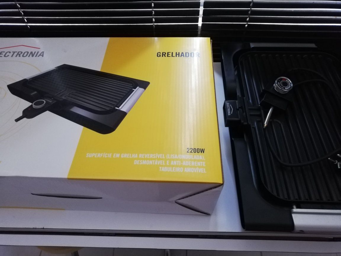 Grelhador Elétrico 2200W