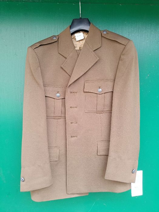 Mundur galowy wojsk lądowych wzór 108/MON. 
Rozmiar 100/170/91

Możliw