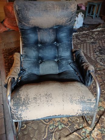 Продам кресло (металлический каркас) под восстановление
