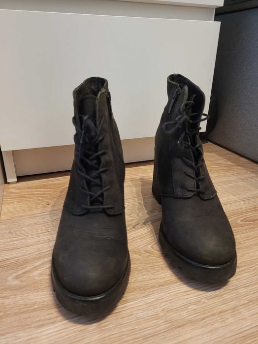 Buty zamszowe marki Wojas