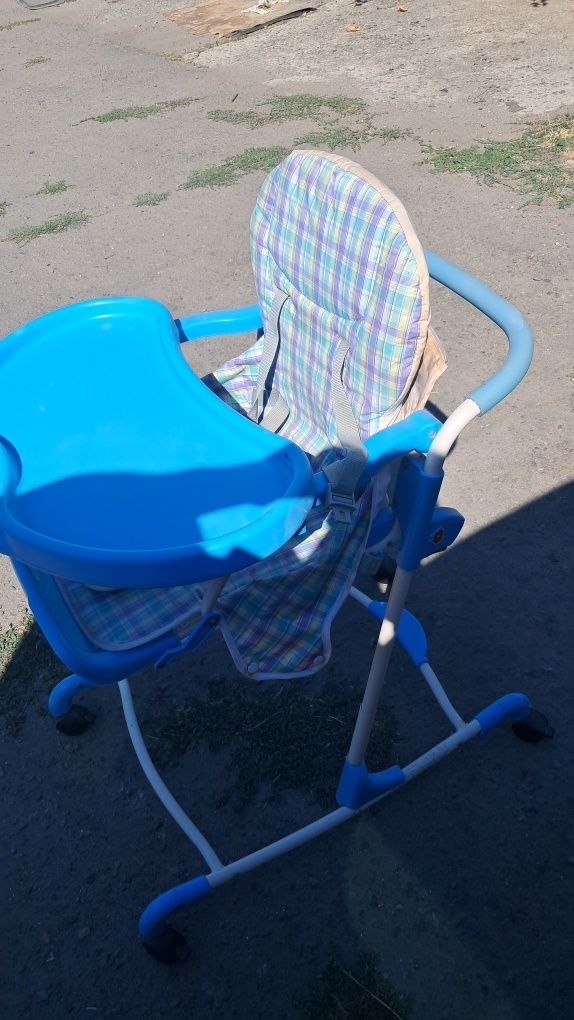 Продам детский столик для кормления