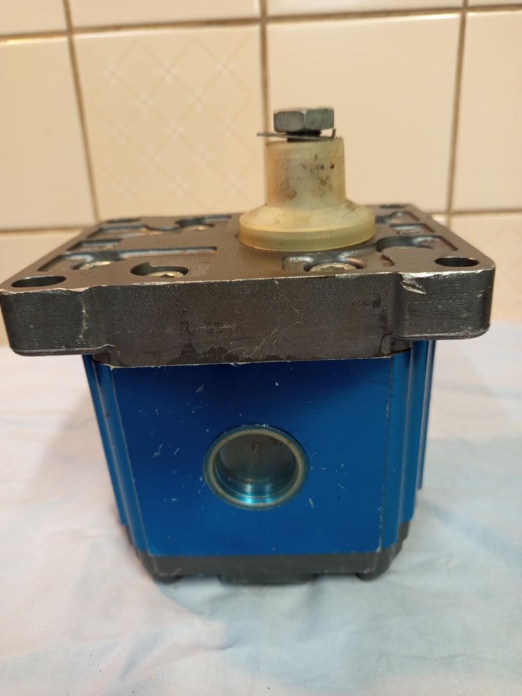 Pompy hydrauliczne vivolo XV 3P – D/C. 38 i 32 cm3 na obrót.