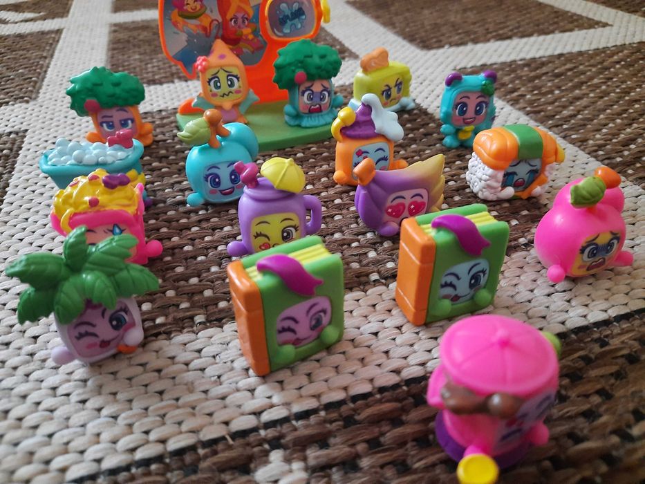 Moji Pops zestaw 17 figurek + scenka skuter wodny i stolik