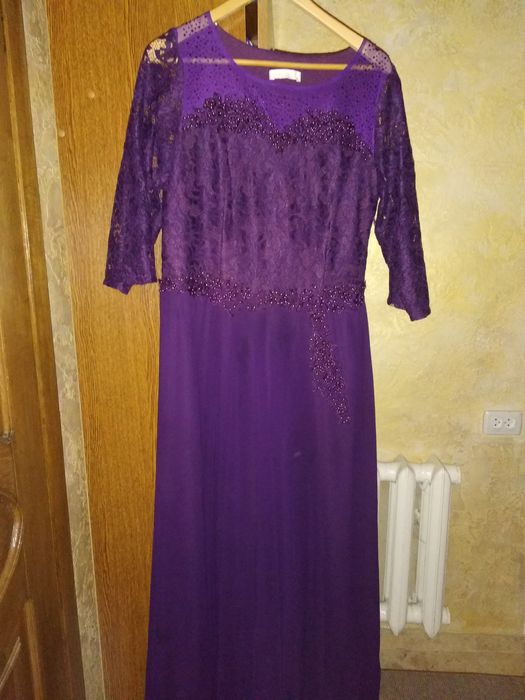 Продам  вечірню сукню, плаття,