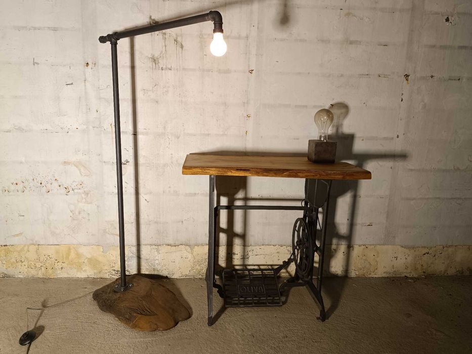 Candeeiro de pé vintage industrial novo