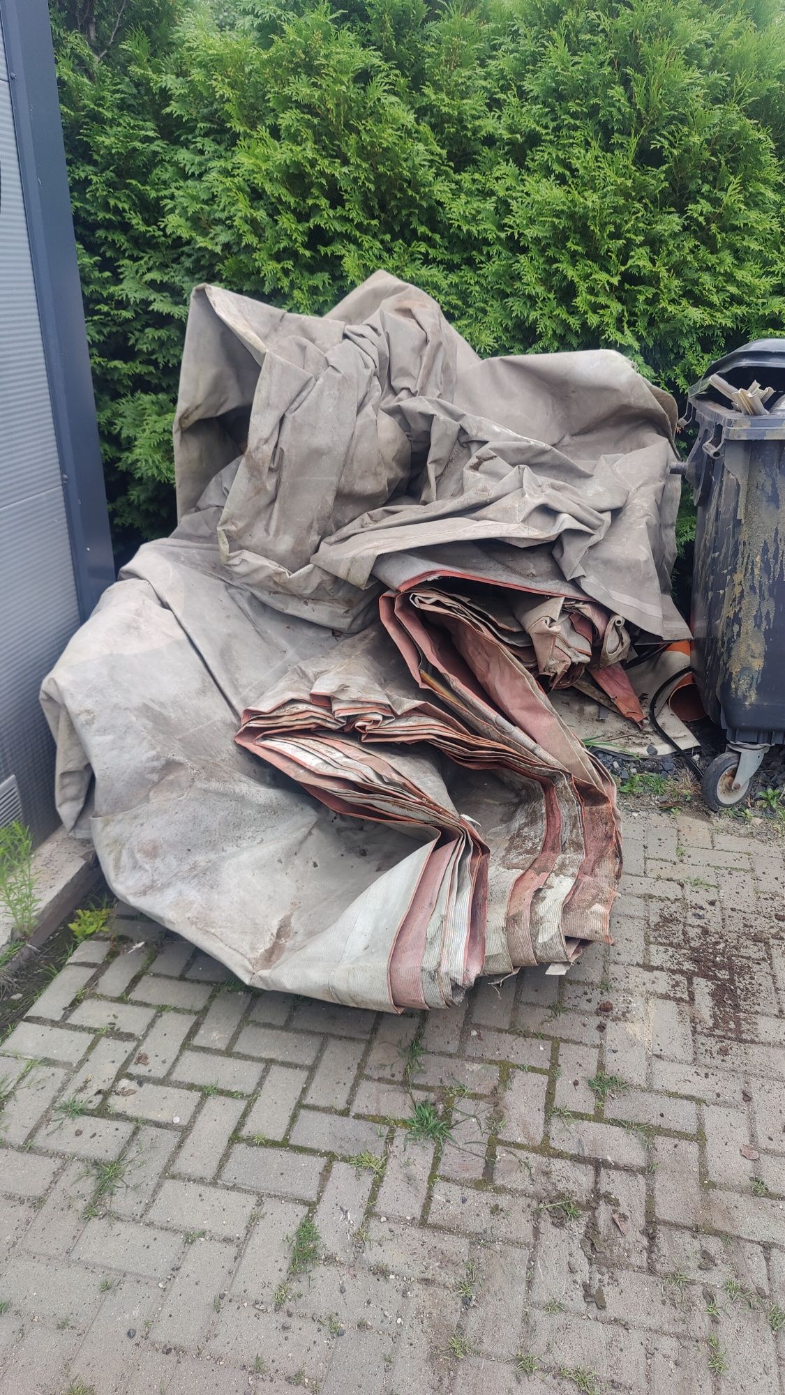 Siatka mesh z demontażu reklama baner plandeka