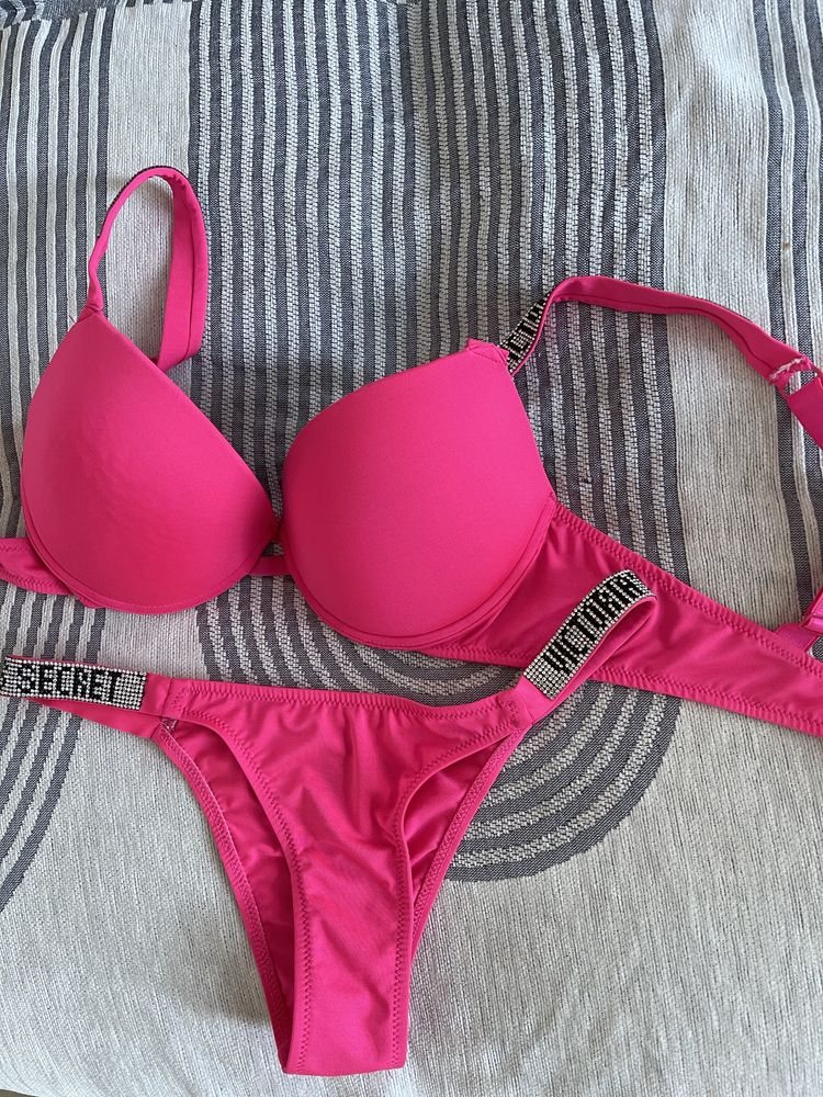 Набір нижньої білизни Victoria’s Secret труси бюсгальтер