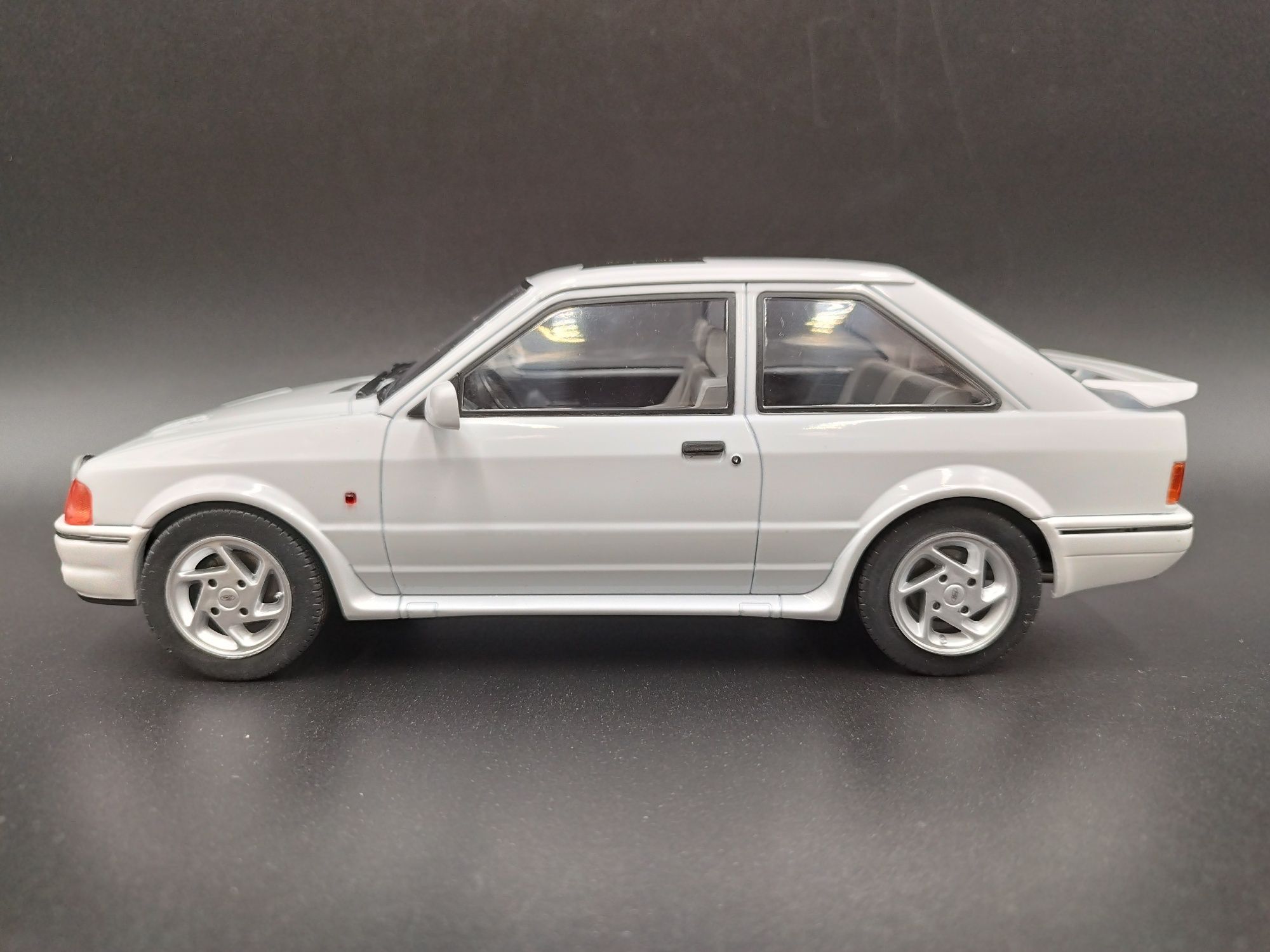 1:18 MCG Ford Escort  RS Turbo S2  White model